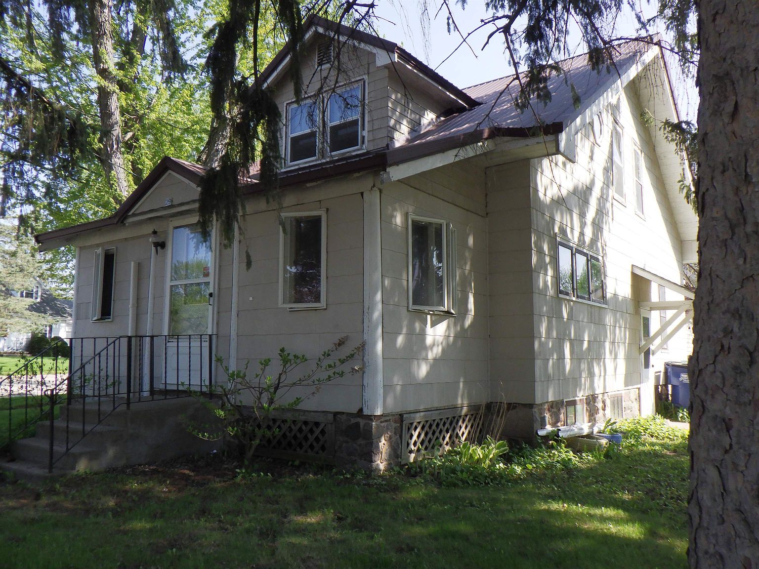 29 16th St, Clintonville, WI 54929 Zillow