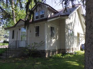 29 16th St, Clintonville, WI 54929