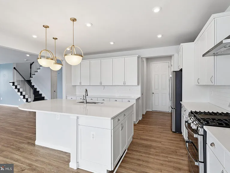 10302 Spotswood Dr — Photo 13