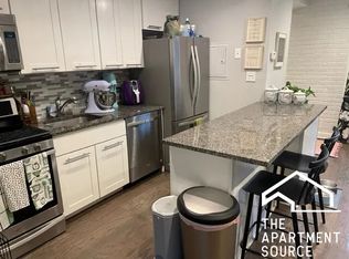 665 W Melrose St #2E, Chicago, IL 60657