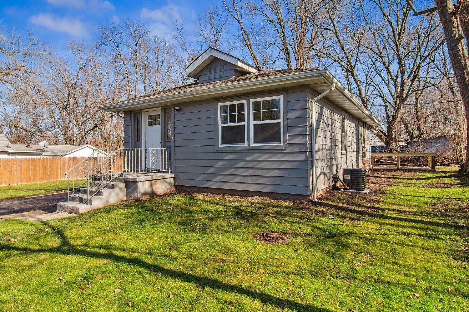 3 bed, 1.5 bath, 1340 sqft, $1,800 — Photo 1