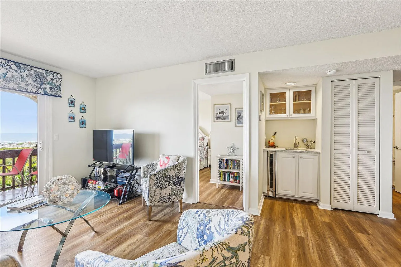 2 bed, 2.0 bath, 871 sqft, $2,736 — Photo 2