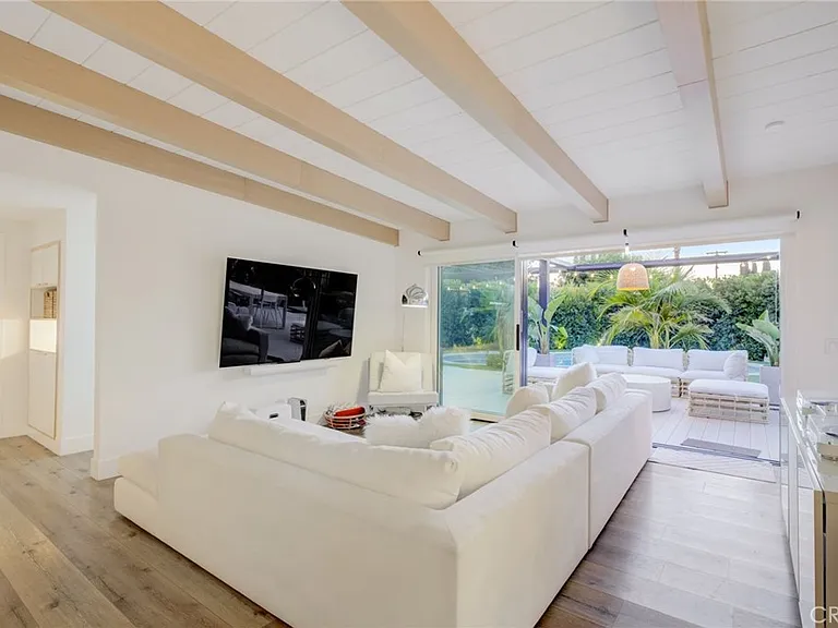 8161 Encino Ave — Photo 26