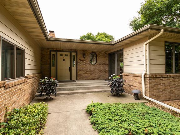 3rd image of 5131 Woodlane Dr