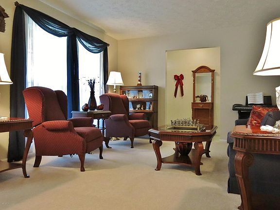 5th image of 1612 Bay Cir