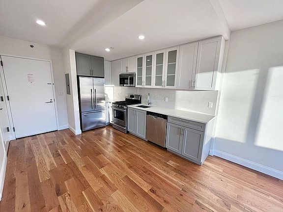2nd image of 490 Myrtle Ave APT 4D