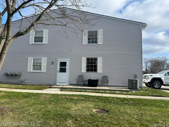 236 Aqueduct Dr #1, Walled Lake, MI 48390