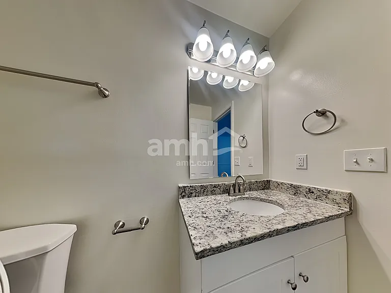2113 Lynwood Pl — Photo 11