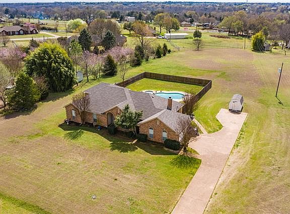 3rd image of 607 William Dr