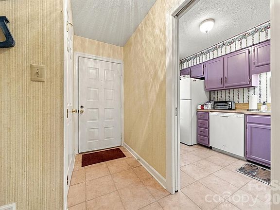 3rd image of 2705 N Center St APT 37