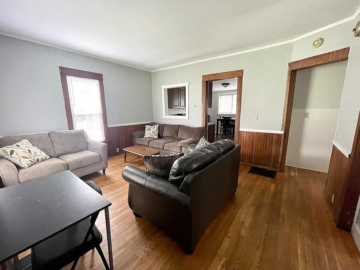 3 bed, $2,475 — Photo 2