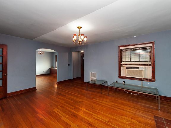 3rd image of 216 Stonewall St