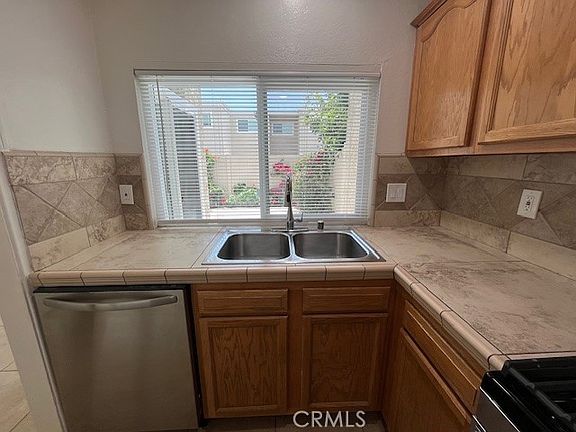 5th image of 45 Golden Glen St #75