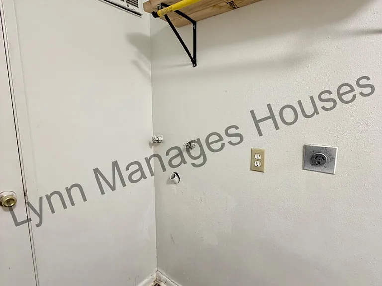 611 W 5th St — Photo 3