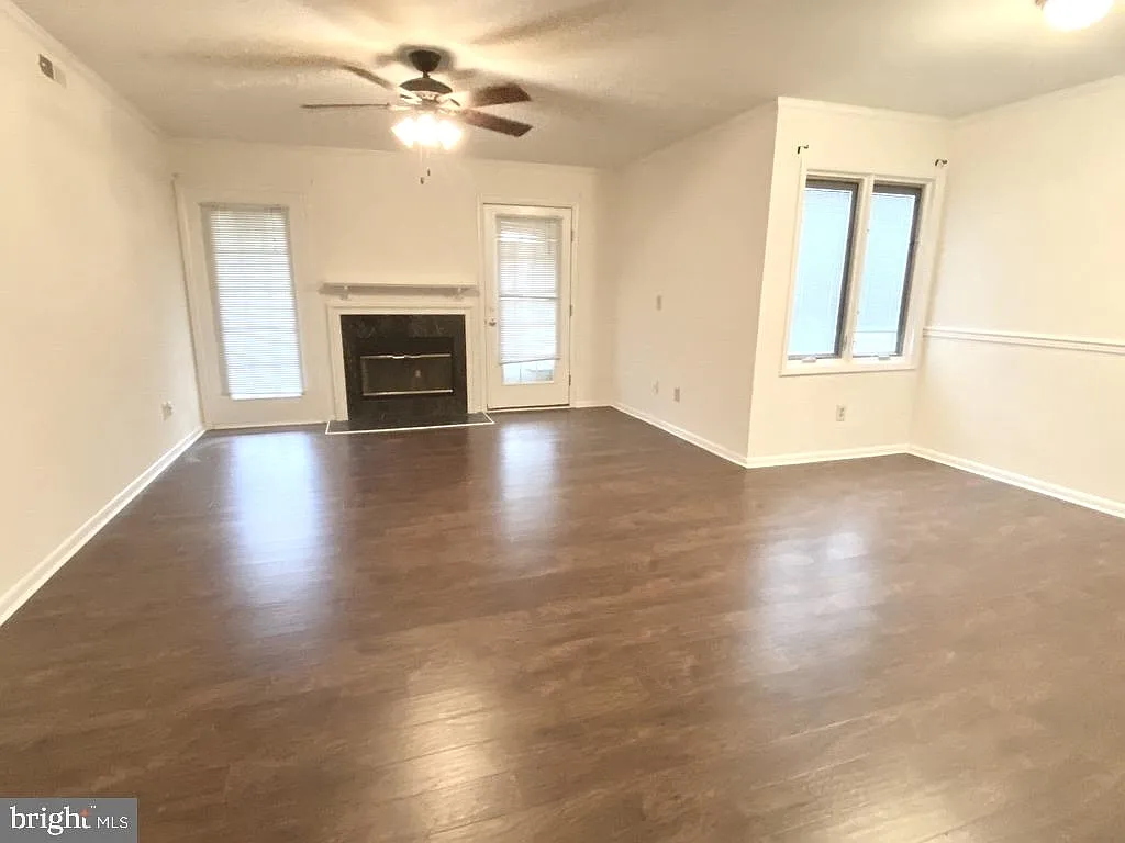 Building Photo - 203 Madeline Ct #139