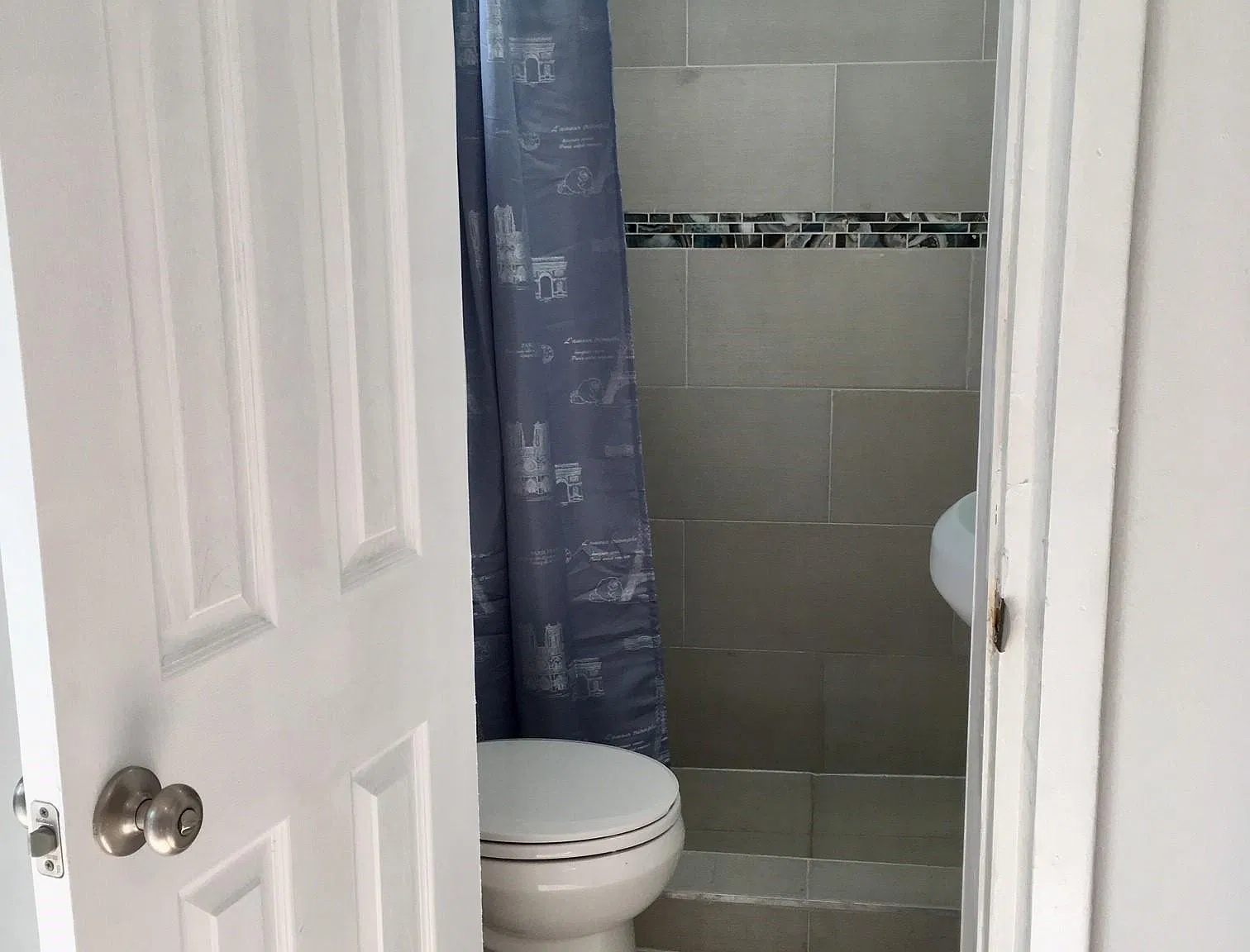 Studio, 350 sqft, $900 — Photo 1