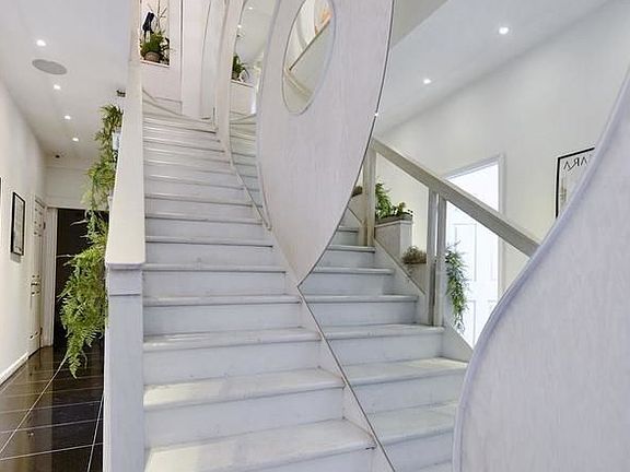 5th image of 414 E 59th St #Townhouse B
