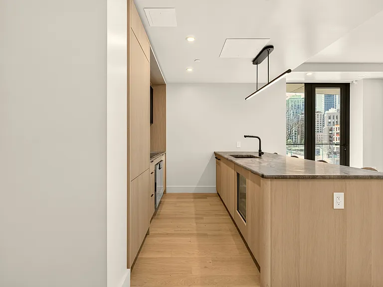 400 W 38th St #5GN — Photo 7