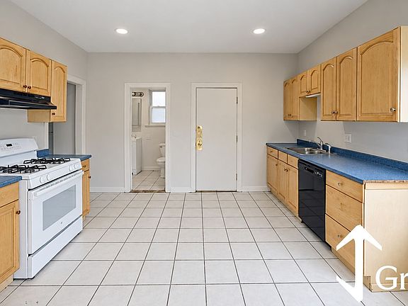 2nd image of 94 Calumet St #2