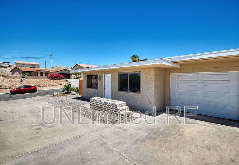 2980 Winterhaven Dr — Photo 2