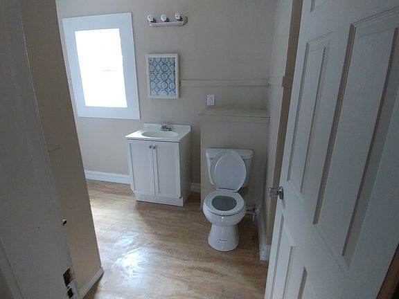 3rd image of 1559 E Blake Ave #1559