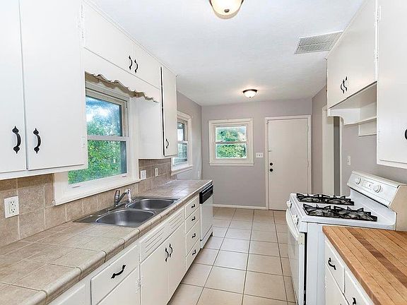 4th image of 3427 N 53rd Ter