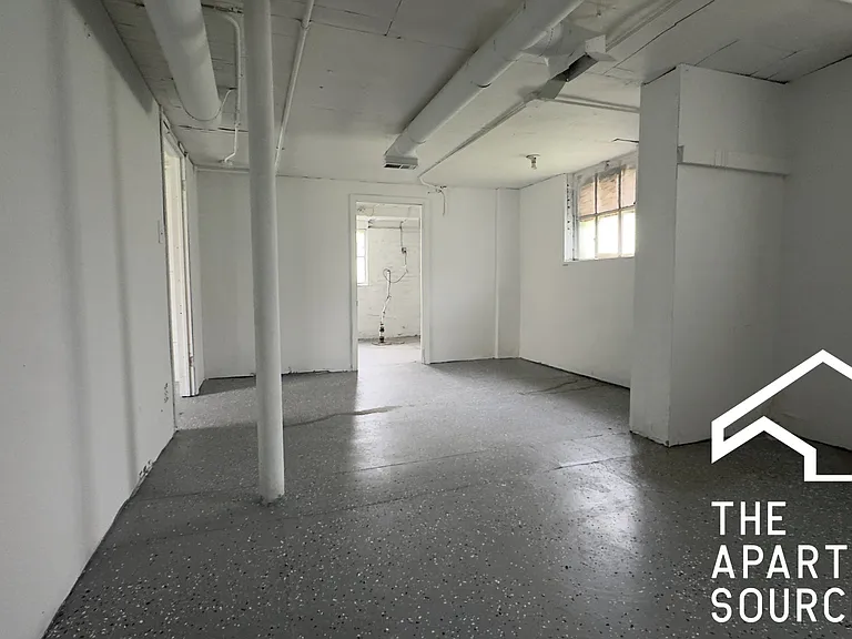 5000 Warren St — Photo 11
