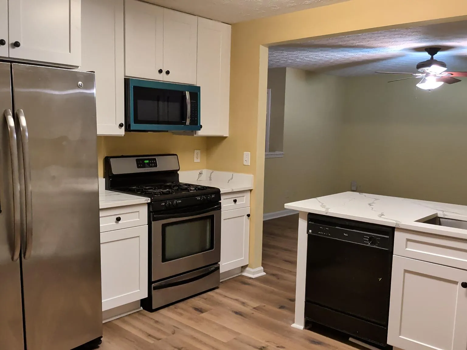 4 bed, 2.5 bath, 2000 sqft, $2,190 — Photo 2