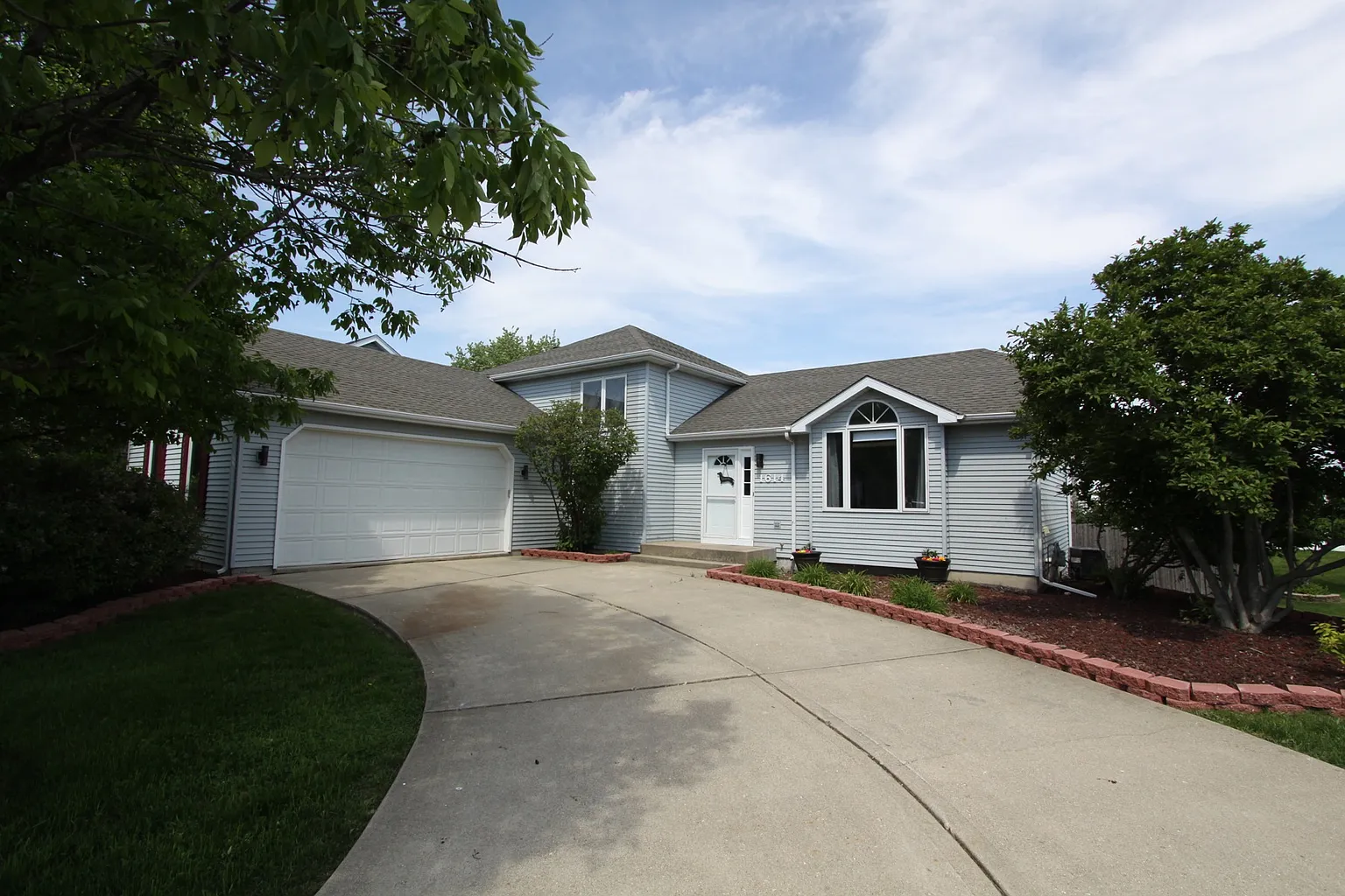 1614 Brighton Ln photo 1