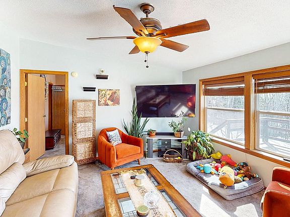 2nd image of 335 W 9th Ave