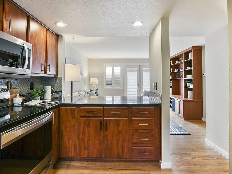 11302 SE 65th St — Photo 14