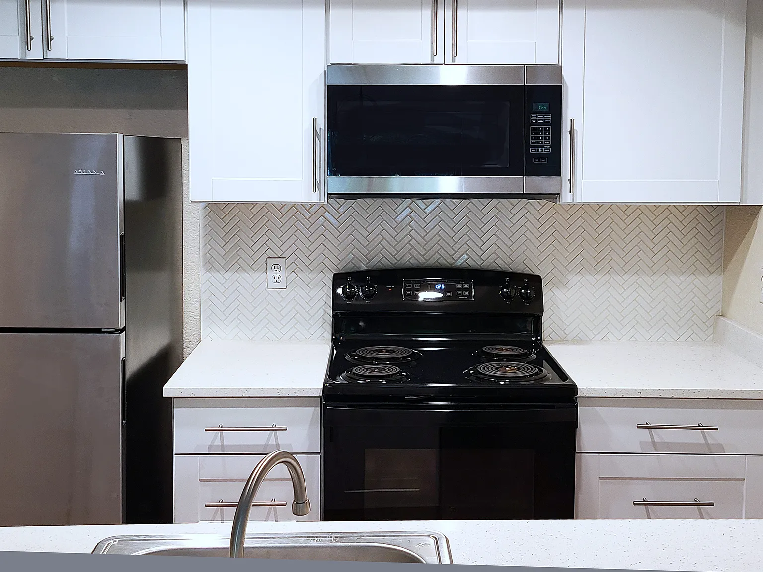 2 bed, 950 sqft, $2,050 — Photo 2