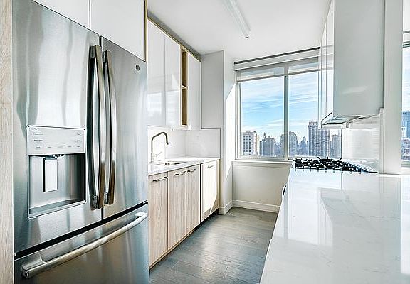 4th image of 101 W End Ave #22H