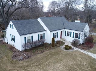 975 Lone Tree Rd, Elm Grove, WI 53122