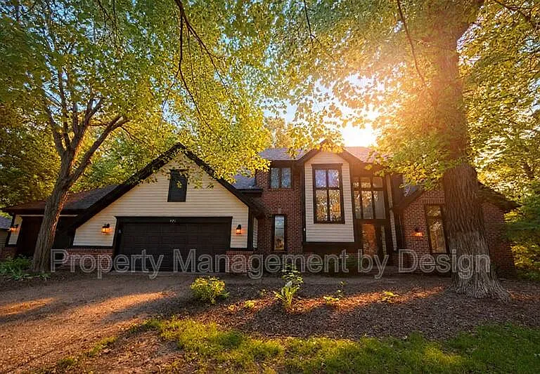 921 Vineland Ct — Photo 1