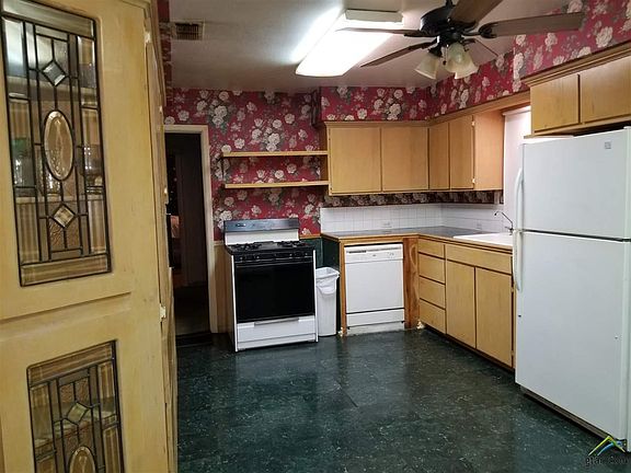 3rd image of 1600 Charlotte Dr