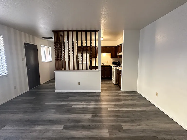 2805 E 22nd St #D — Photo 3