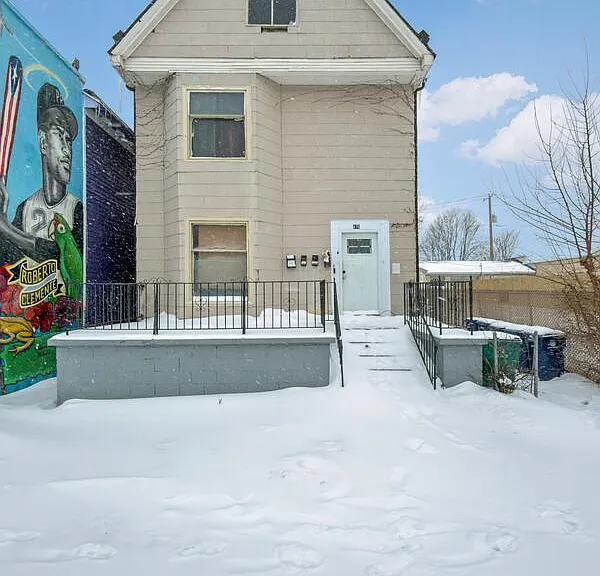 476 Niagara St #2 — Photo 1