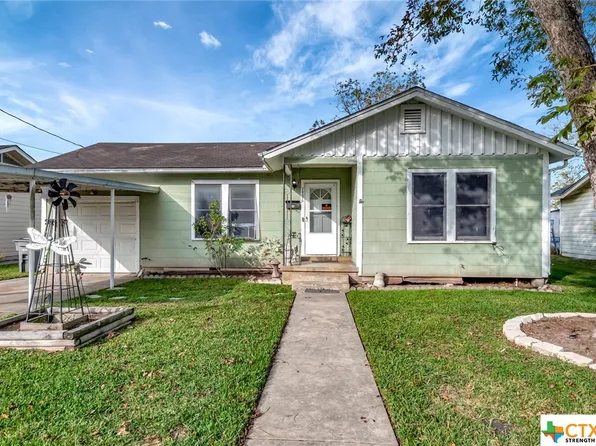 1906 Meadowlane St, Victoria, TX 77901