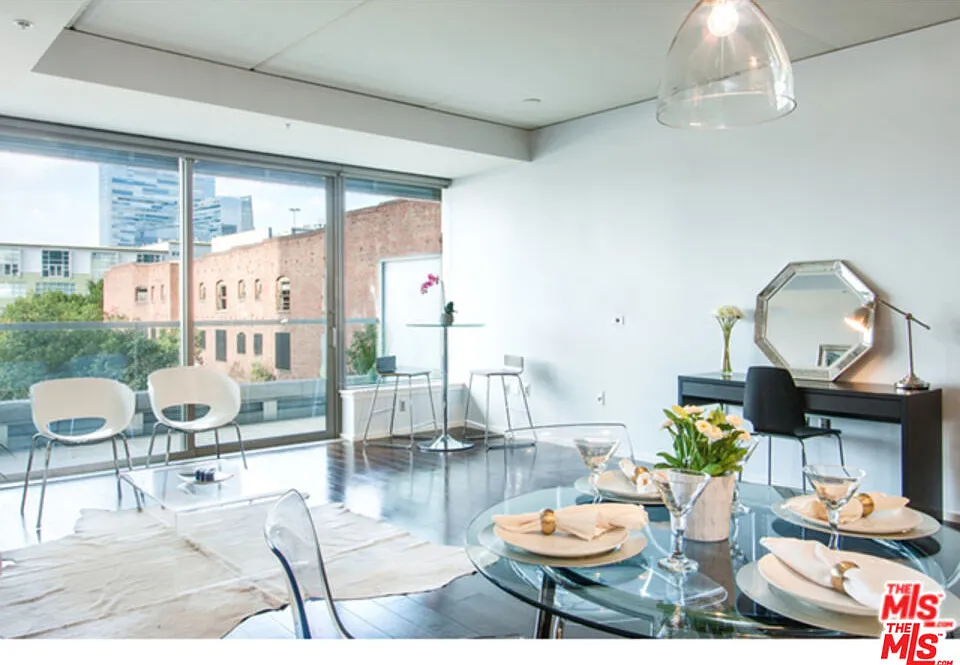 1 bed, 1.0 bath, 1020 sqft, $2,900 — Photo 2