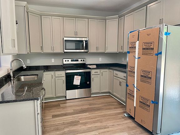 3rd image of 122 Sunburst Villa Dr