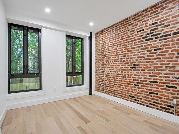 2nd image of 424 Jefferson Ave #4
