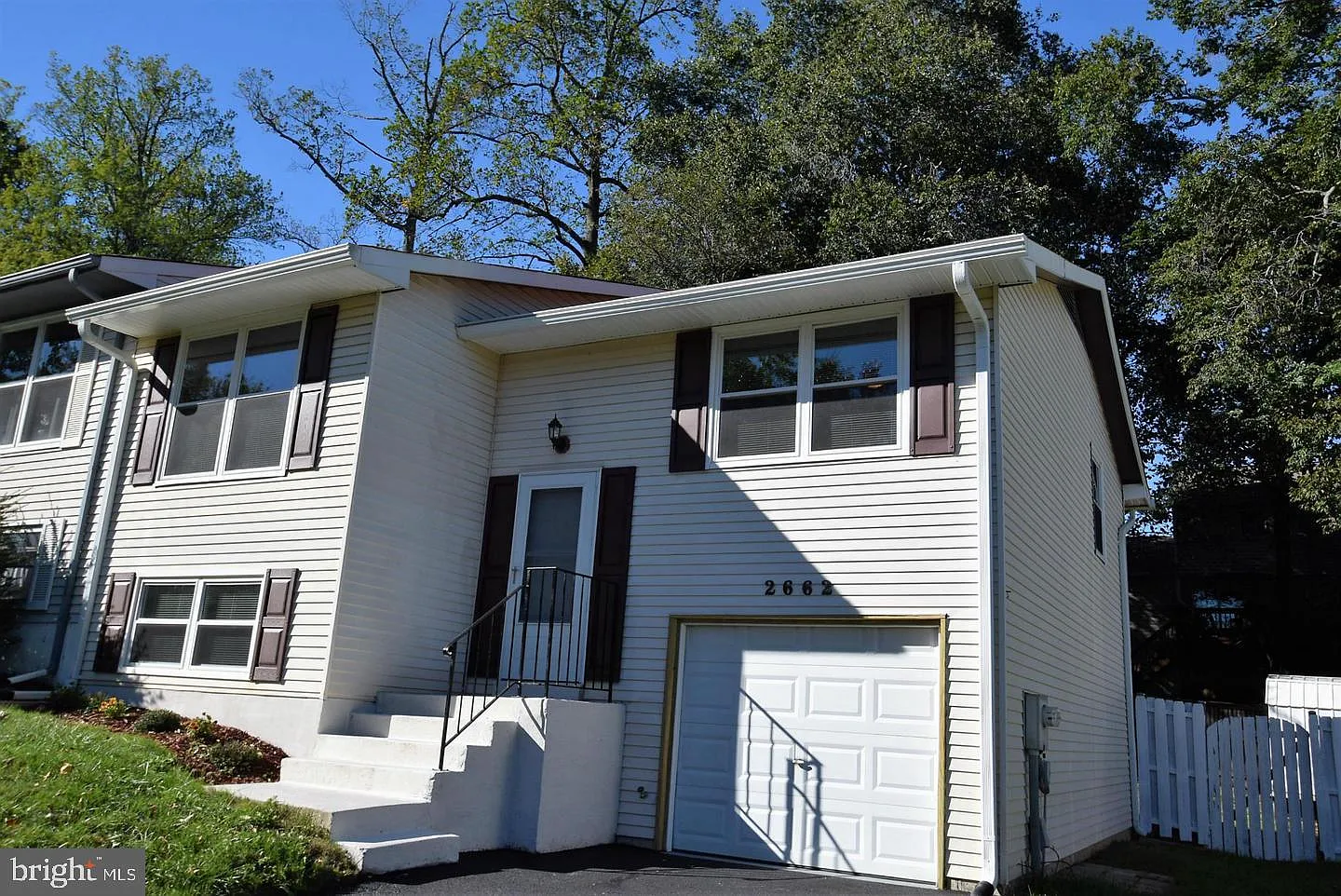 3 bed, 2.0 bath, 1284 sqft, $2,600 — Photo 2