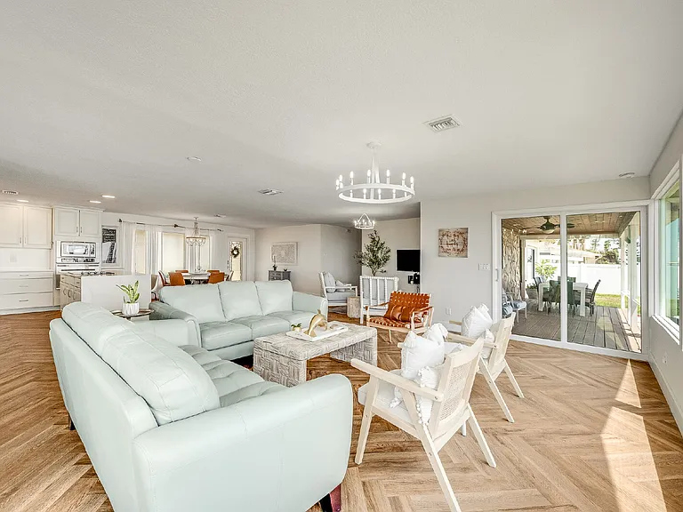 1110 S Banana River Dr — Photo 39