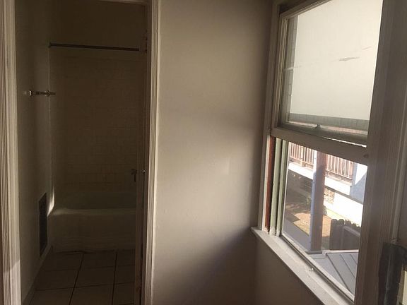 3rd image of 412 S Oakland Ave