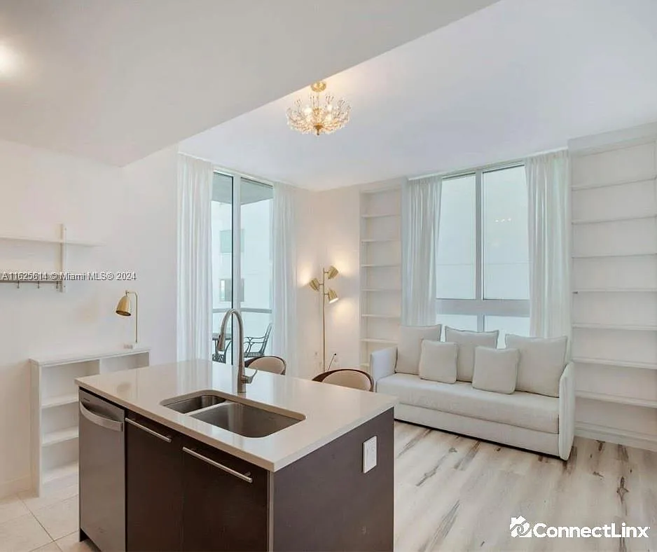 1 bed, 1.0 bath, $3,200 — Photo 4