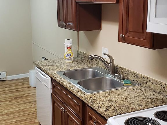 2nd image of 1006 W Emerson St APT 1