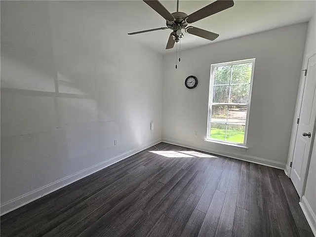3 bed, 2.0 bath, 1355 sqft, $1,700 — Photo 4