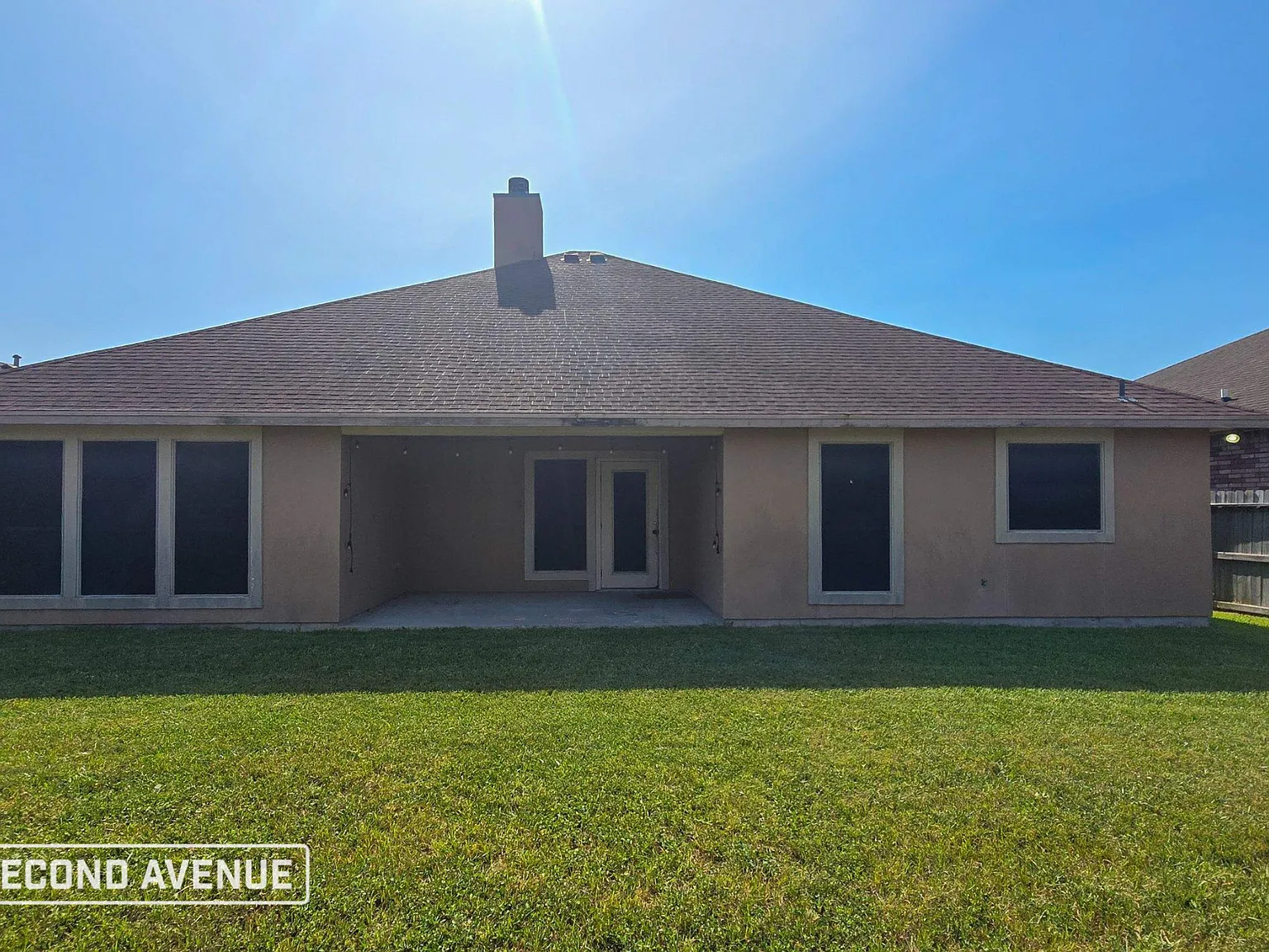 4 bed, 2.0 bath, 1986 sqft, $2,395 — Photo 3