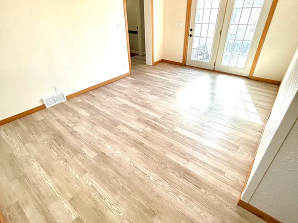 7501 Grand Ave #3, Duluth, MN 55807
